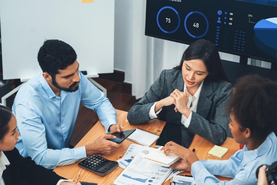 Recurring Revenue in Training: How Partners Turn One-Off Courses Into Long-Term Profit 